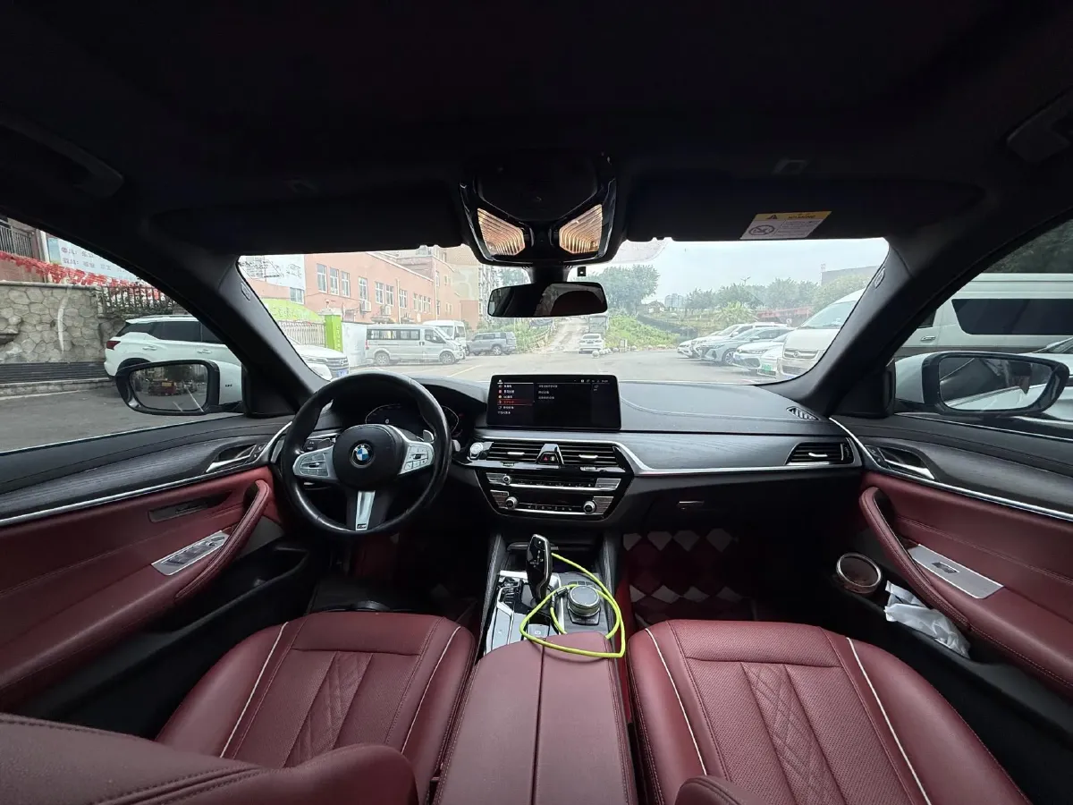 2022 BMW 5 Series 2.0T 252HP L4 8AT,autocango,china used car exporter,china ev exporter,chinese used car exporter,chinese used ev exporter