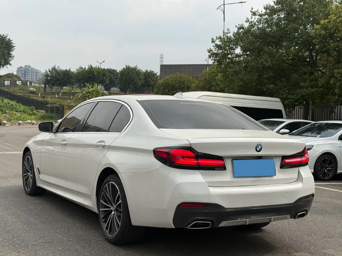 2022 BMW 5 Series 2.0T 252HP L4 8AT,autocango,china used car exporter,china ev exporter,chinese used car exporter,chinese used ev exporter