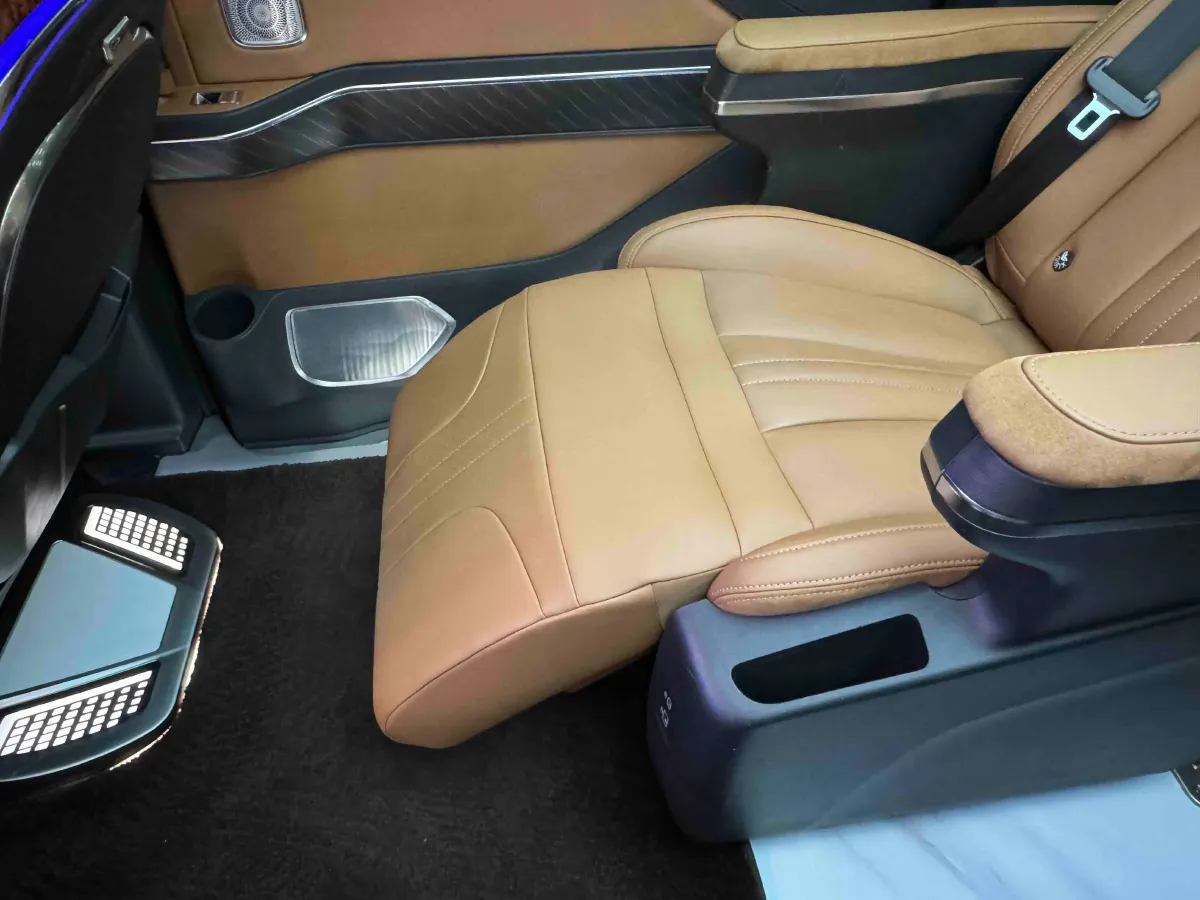 2024 HongQi HQ9 2.0T 163HP L4 1DHT PHEV 20.14KWH,autocango,china used car exporter,china ev exporter,chinese used car exporter,chinese used ev exporter