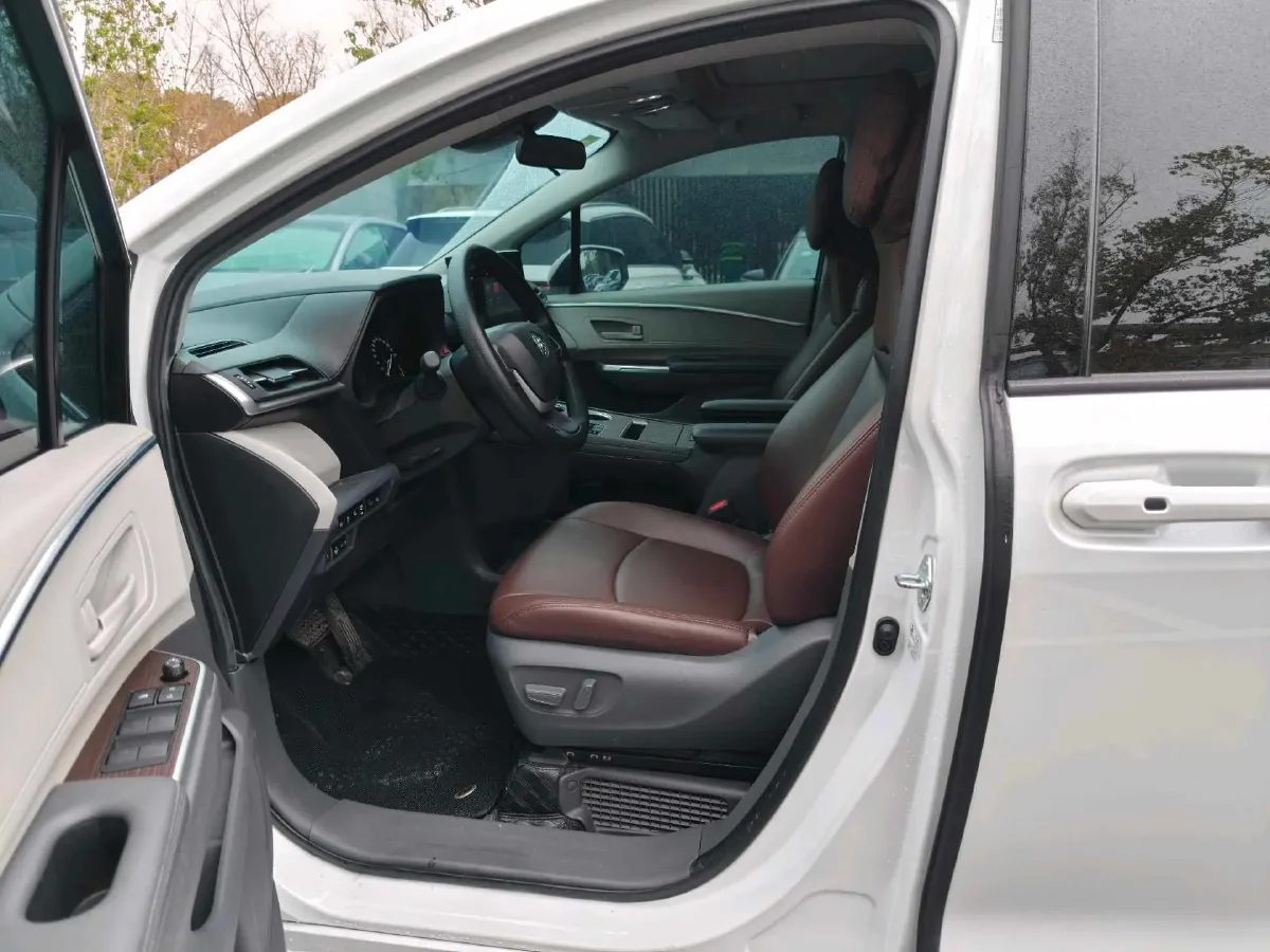 2023 Toyota Sienna 2.5L 189HP L4 E-CVT Hybrid,autocango,china used car exporter,china ev exporter,chinese used car exporter,chinese used ev exporter