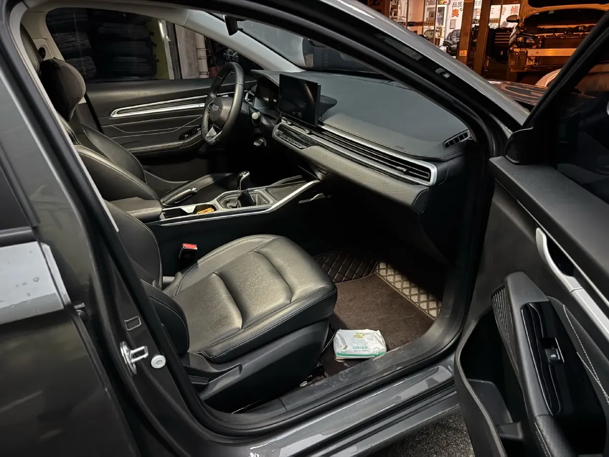 2025 Geely Emgrand 1.5L 127HP L4 5MT,autocango,china used car exporter,china ev exporter,chinese used car exporter,chinese used ev exporter