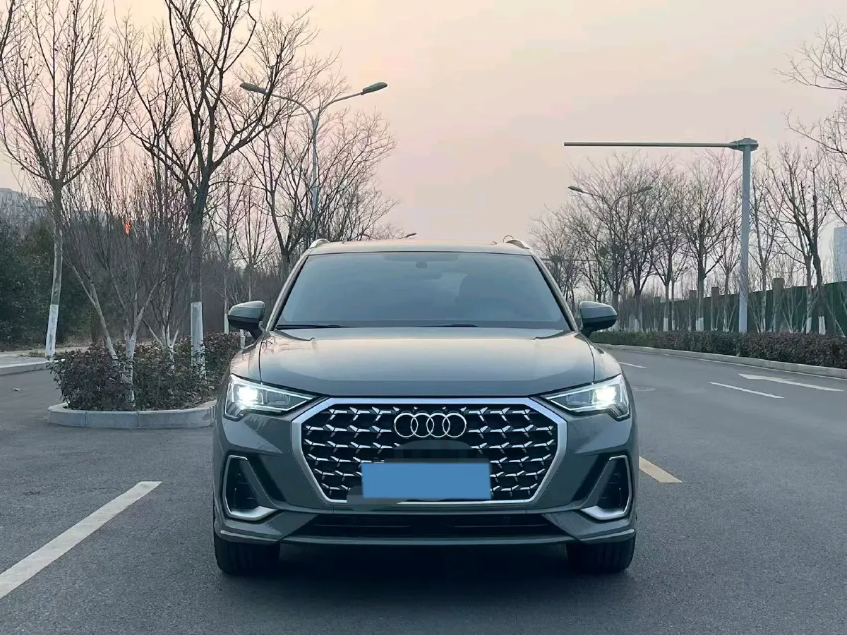 2025 Audi Q3 1.5T 160HP L4 7DCT,autocango,china used car exporter,china ev exporter,chinese used car exporter,chinese used ev exporter