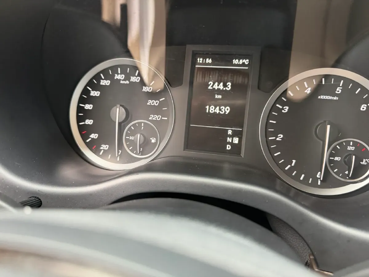 2021 Mercedes-Benz Vito 2.0T 211HP L4 9AT,autocango,china used car exporter,china ev exporter,chinese used car exporter,chinese used ev exporter