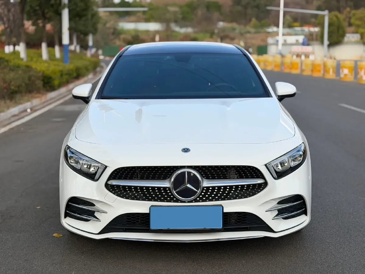 2021 Mercedes-Benz A Class 1.3T 163HP L4 7DCT,autocango,china used car exporter,china ev exporter,chinese used car exporter,chinese used ev exporter