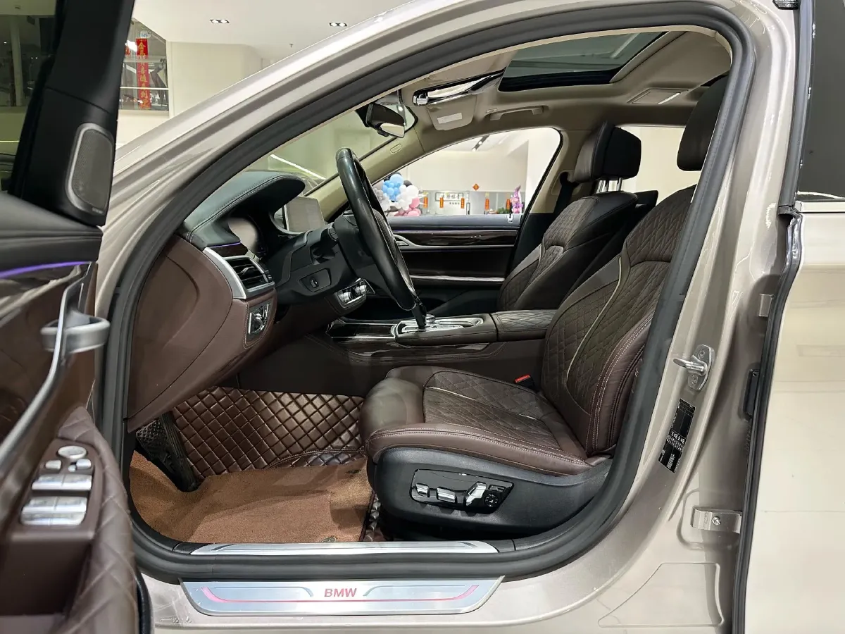 2019 BMW 7 Series 3.0T 340HP L6 8AT,autocango,china used car exporter,china ev exporter,chinese used car exporter,chinese used ev exporter