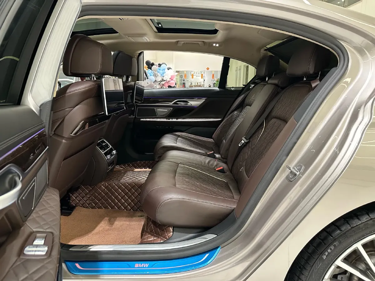 2019 BMW 7 Series 3.0T 340HP L6 8AT,autocango,china used car exporter,china ev exporter,chinese used car exporter,chinese used ev exporter
