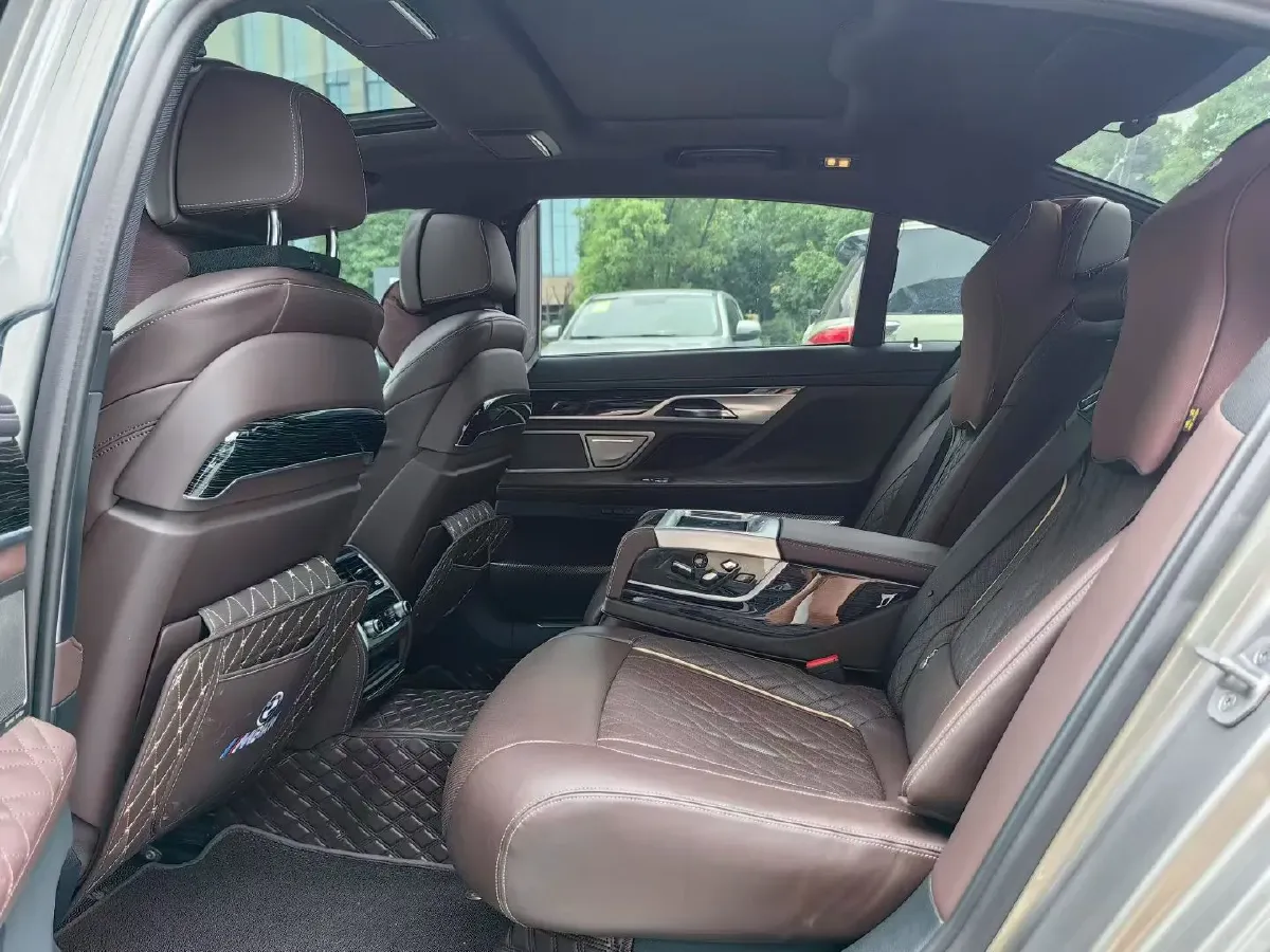 2022 BMW 7 Series 3.0T 340HP L6 8AT,autocango,china used car exporter,china ev exporter,chinese used car exporter,chinese used ev exporter