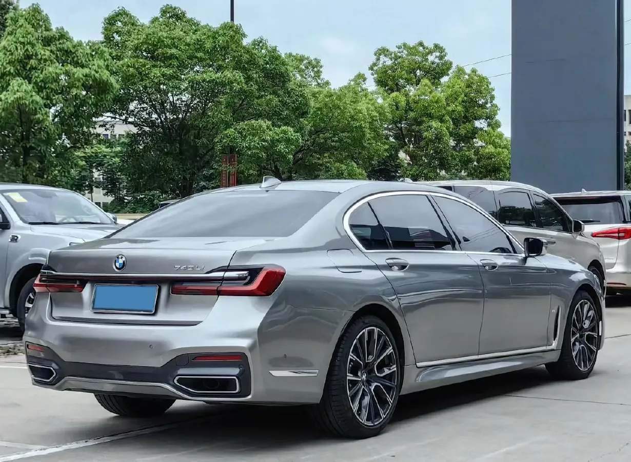2022 BMW 7 Series 3.0T 340HP L6 8AT,autocango,china used car exporter,china ev exporter,chinese used car exporter,chinese used ev exporter