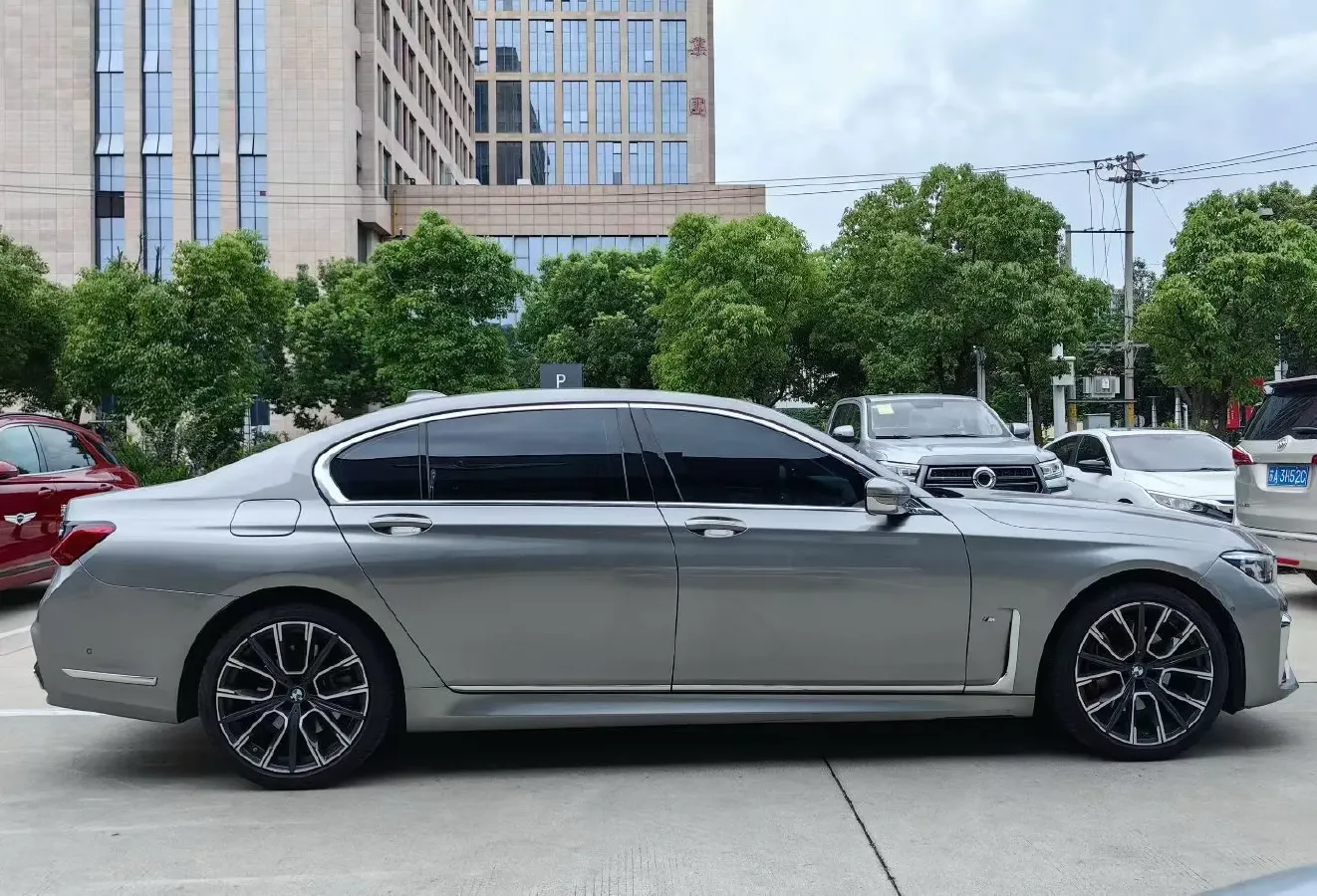 2022 BMW 7 Series 3.0T 340HP L6 8AT,autocango,china used car exporter,china ev exporter,chinese used car exporter,chinese used ev exporter