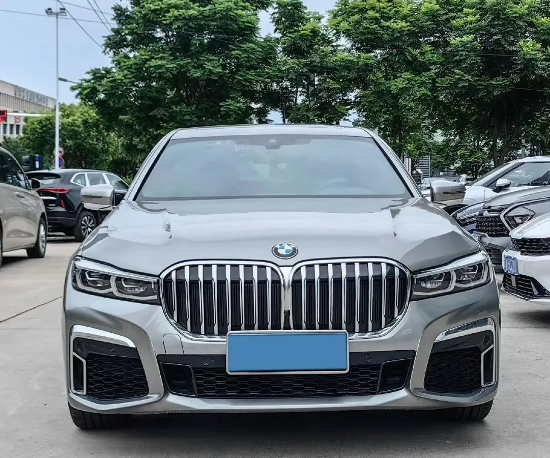 2022 BMW 7 Series 3.0T 340HP L6 8AT,autocango,china used car exporter,china ev exporter,chinese used car exporter,chinese used ev exporter