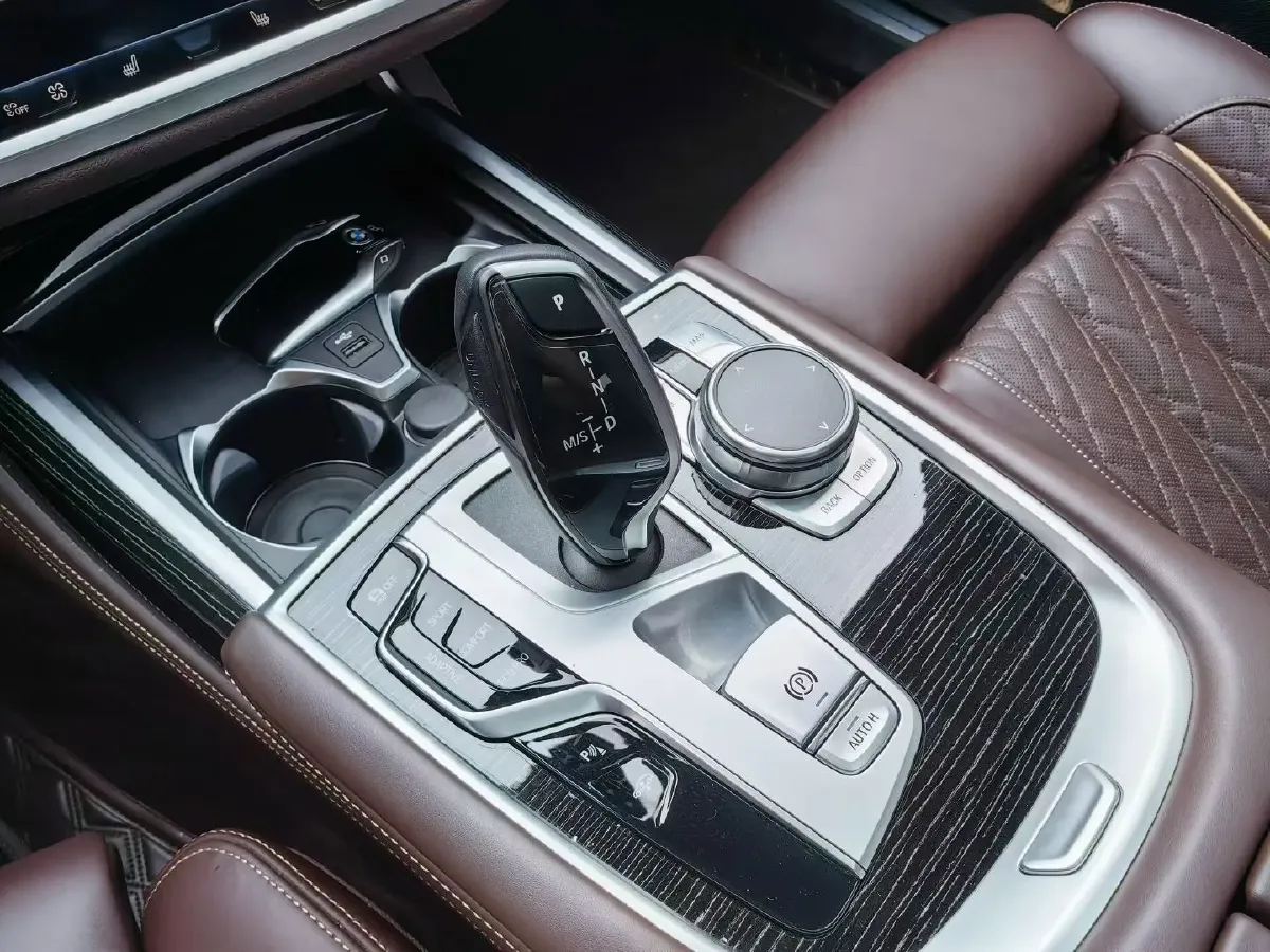 2022 BMW 7 Series 3.0T 340HP L6 8AT,autocango,china used car exporter,china ev exporter,chinese used car exporter,chinese used ev exporter