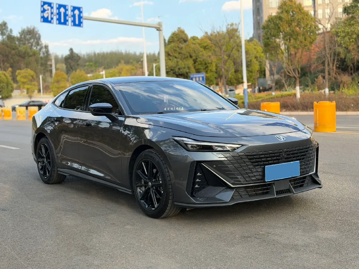 2022 ChangAn UNI-V 1.5T 188HP L4 7DCT,autocango,china used car exporter,china ev exporter,chinese used car exporter,chinese used ev exporter