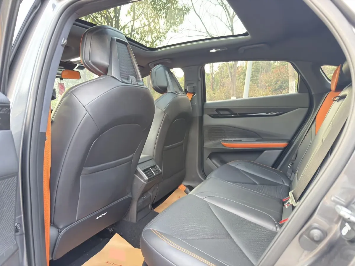 2022 ChangAn UNI-V 1.5T 188HP L4 7DCT,autocango,china used car exporter,china ev exporter,chinese used car exporter,chinese used ev exporter