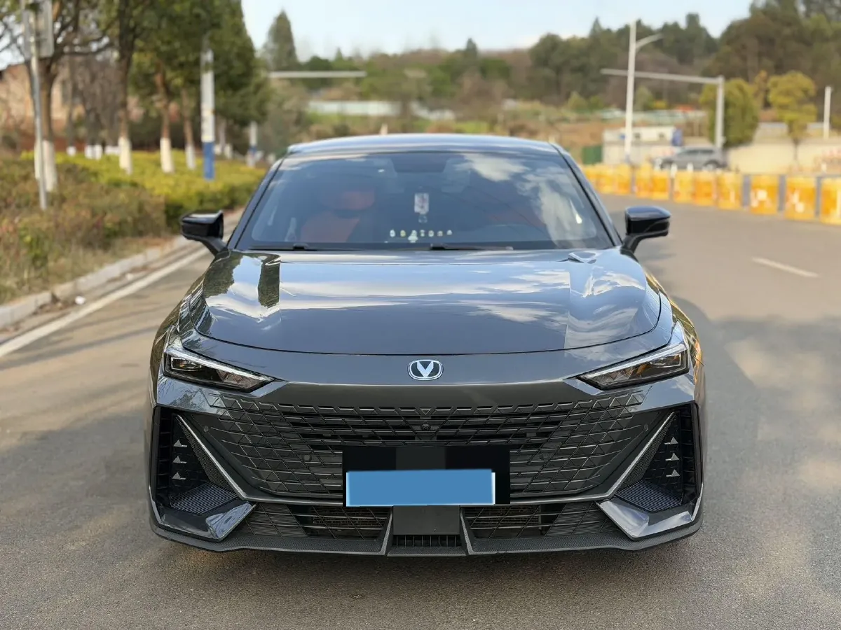 2022 ChangAn UNI-V 1.5T 188HP L4 7DCT,autocango,china used car exporter,china ev exporter,chinese used car exporter,chinese used ev exporter