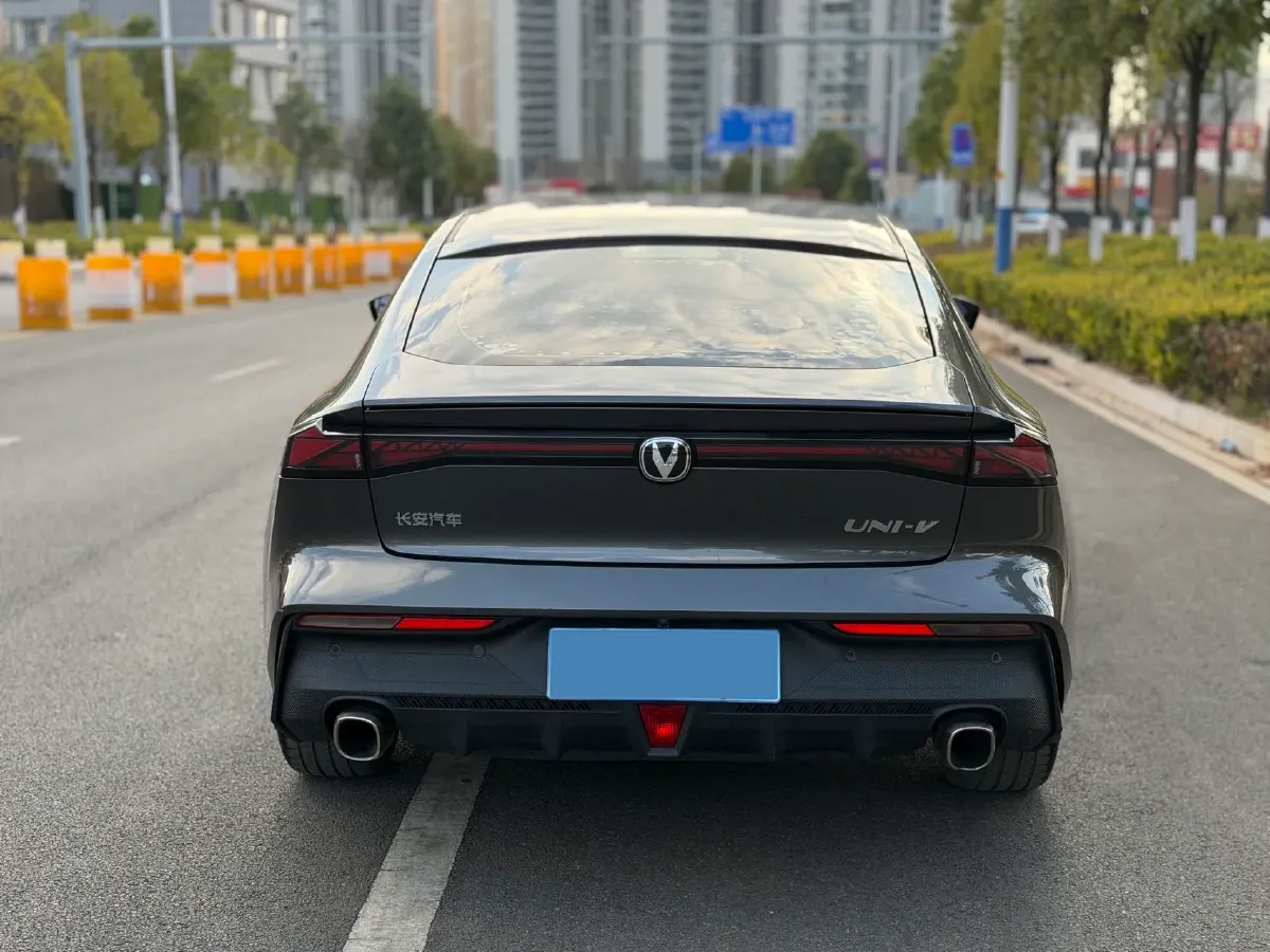 2022 ChangAn UNI-V 1.5T 188HP L4 7DCT,autocango,china used car exporter,china ev exporter,chinese used car exporter,chinese used ev exporter