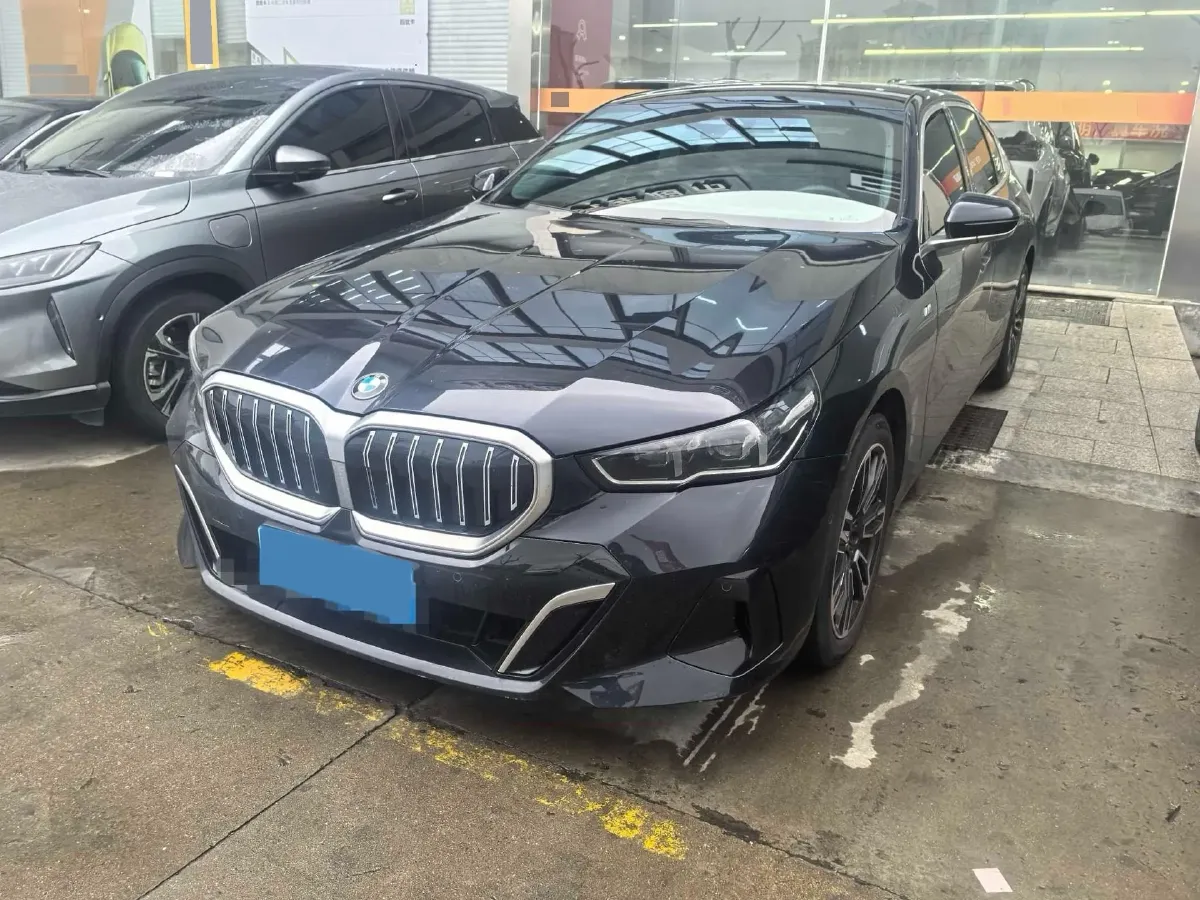 2024 BMW 5 Series 2.0T 190HP L4 8AT,autocango,china used car exporter,china ev exporter,chinese used car exporter,chinese used ev exporter