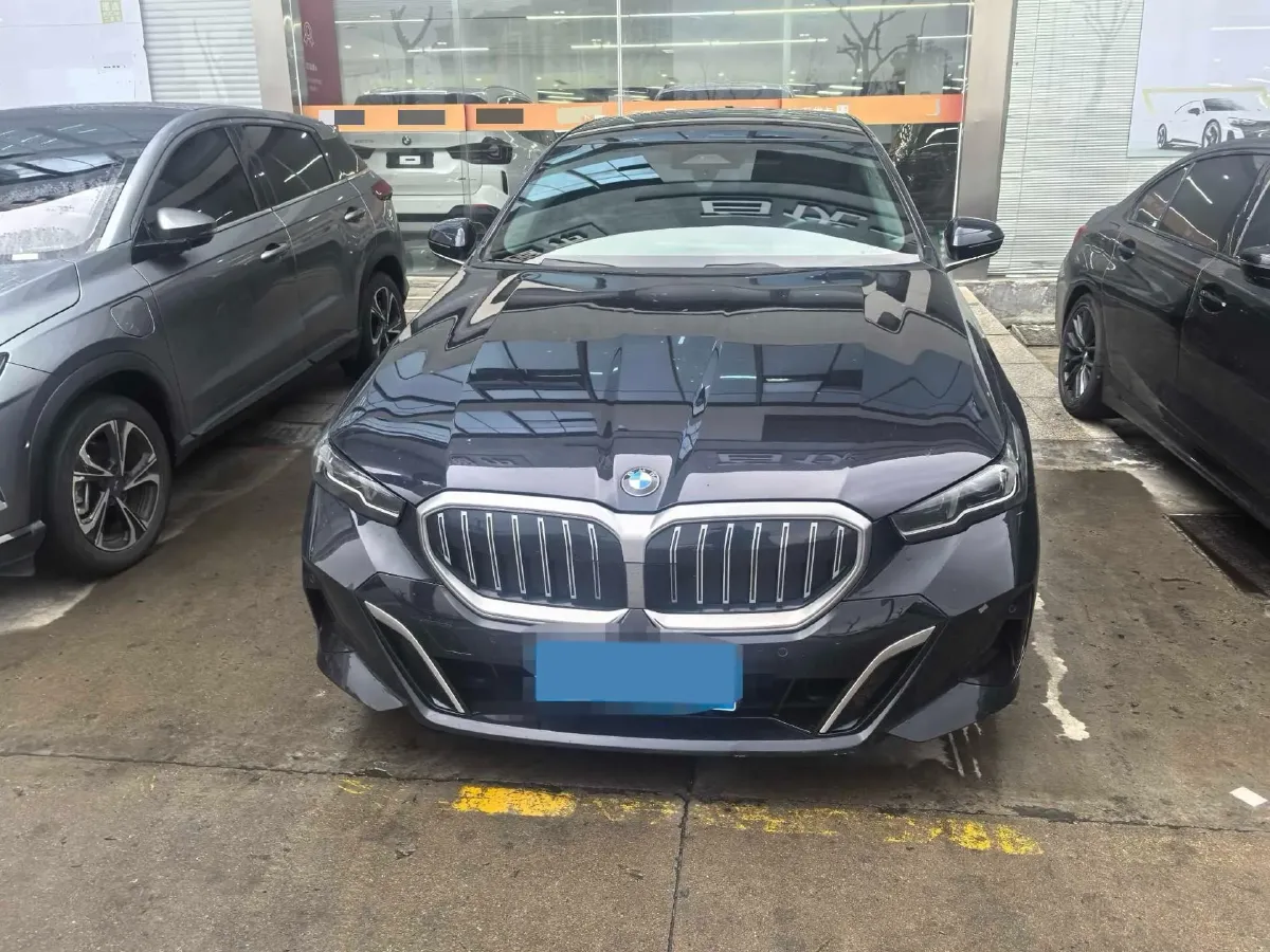 2024 BMW 5 Series 2.0T 190HP L4 8AT,autocango,china used car exporter,china ev exporter,chinese used car exporter,chinese used ev exporter