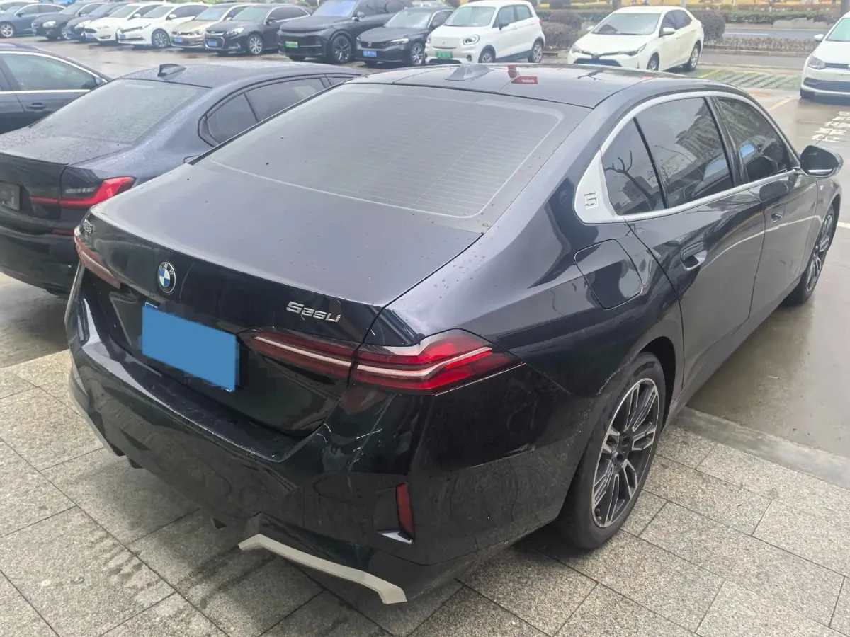 2024 BMW 5 Series 2.0T 190HP L4 8AT,autocango,china used car exporter,china ev exporter,chinese used car exporter,chinese used ev exporter