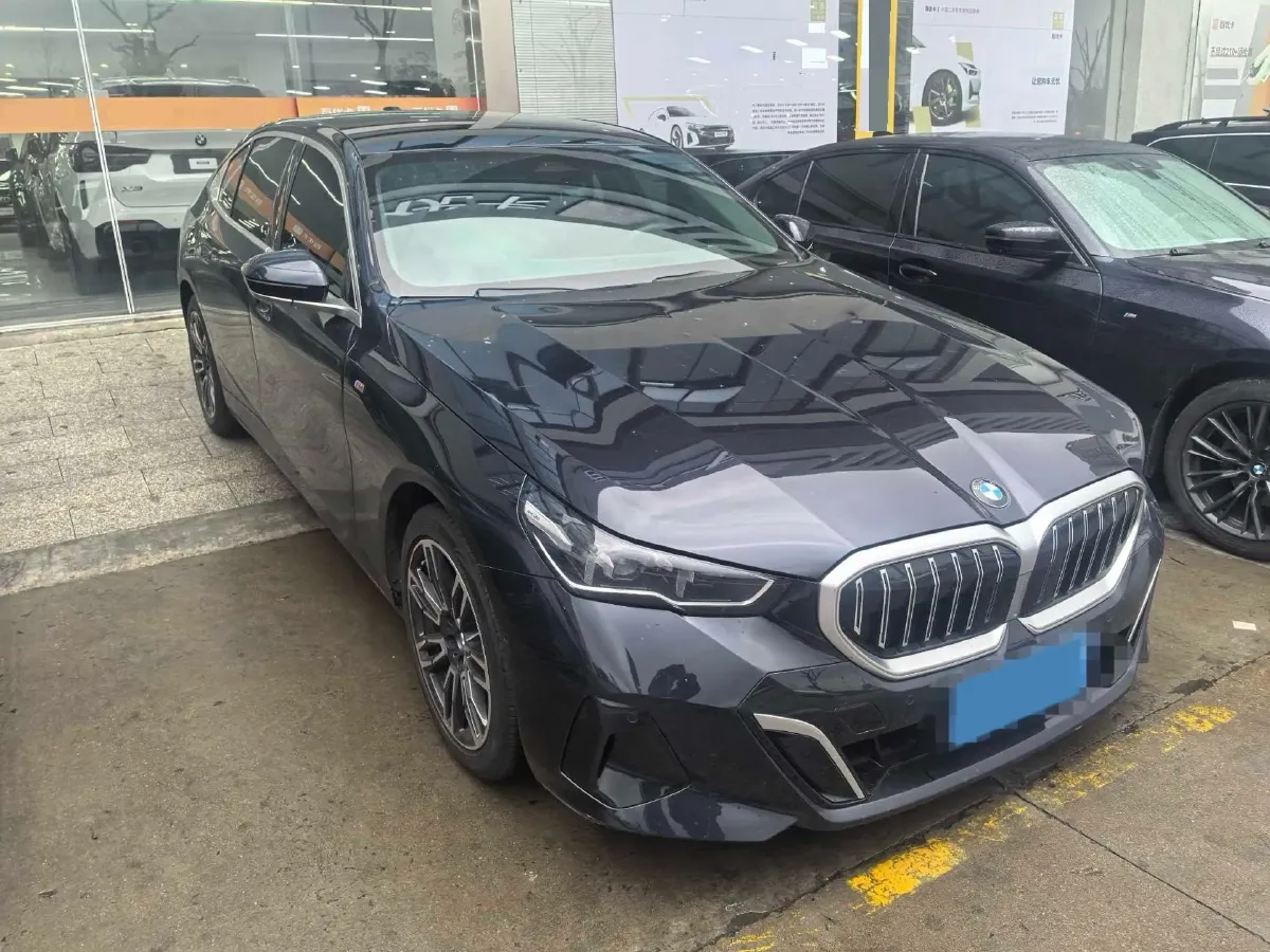 2024 BMW 5 Series 2.0T 190HP L4 8AT,autocango,china used car exporter,china ev exporter,chinese used car exporter,chinese used ev exporter