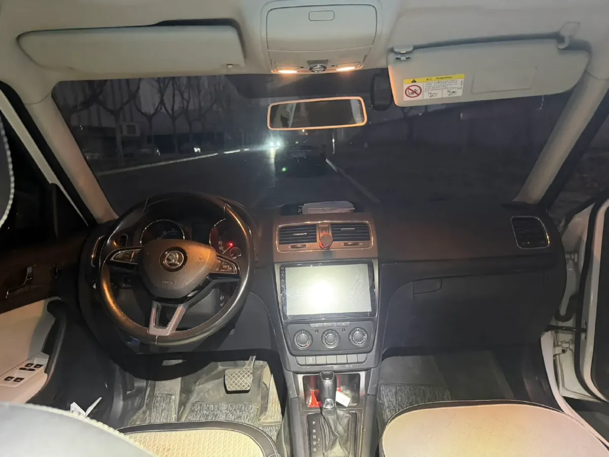 2017 Skoda Yeti 1.4T 150HP L4 7DCT,autocango,china used car exporter,china ev exporter,chinese used car exporter,chinese used ev exporter