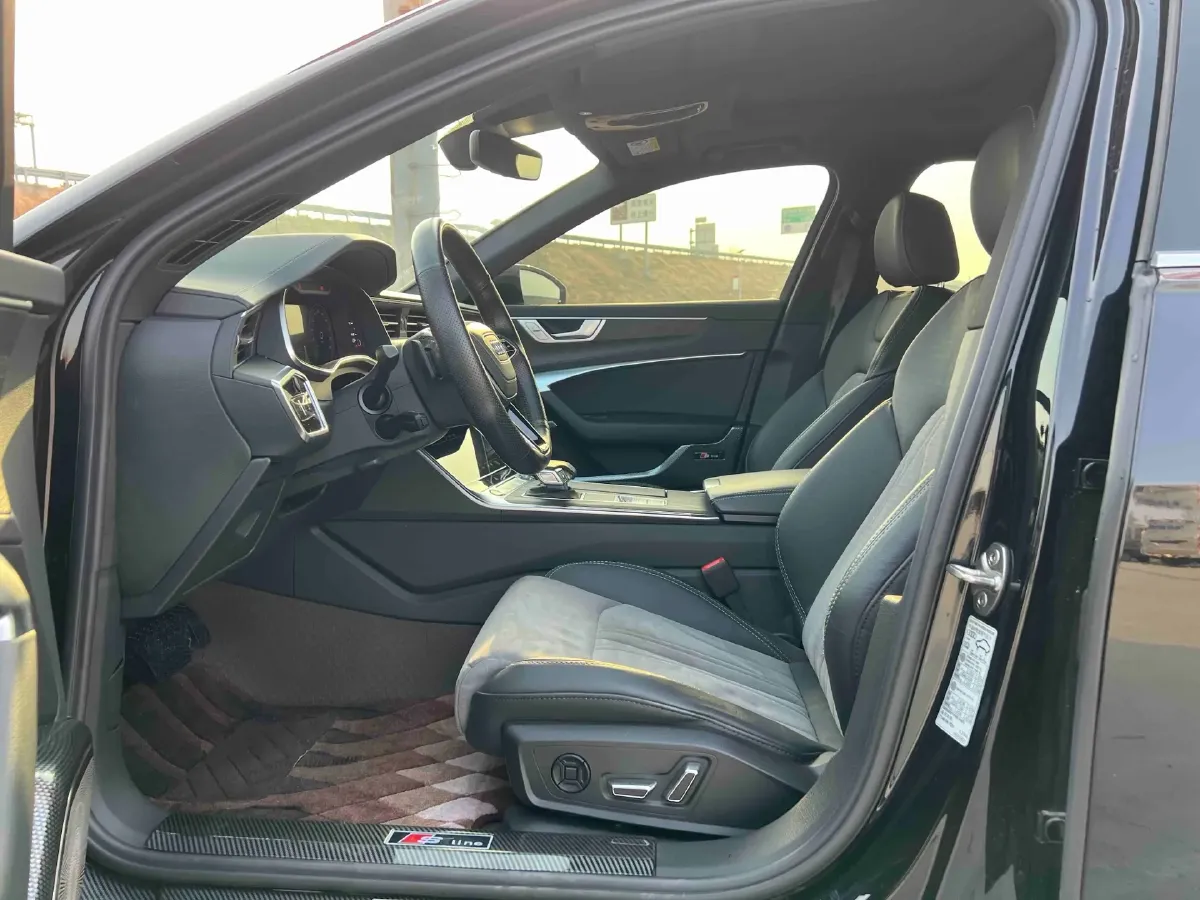 2023 Audi A6L 2.0T 245HP L4 7DCT,autocango,china used car exporter,china ev exporter,chinese used car exporter,chinese used ev exporter