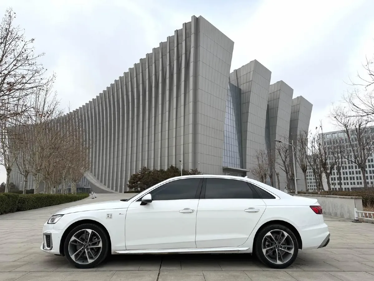 2024 Audi A4L 2.0T 190HP L4 7DCT,autocango,china used car exporter,china ev exporter,chinese used car exporter,chinese used ev exporter