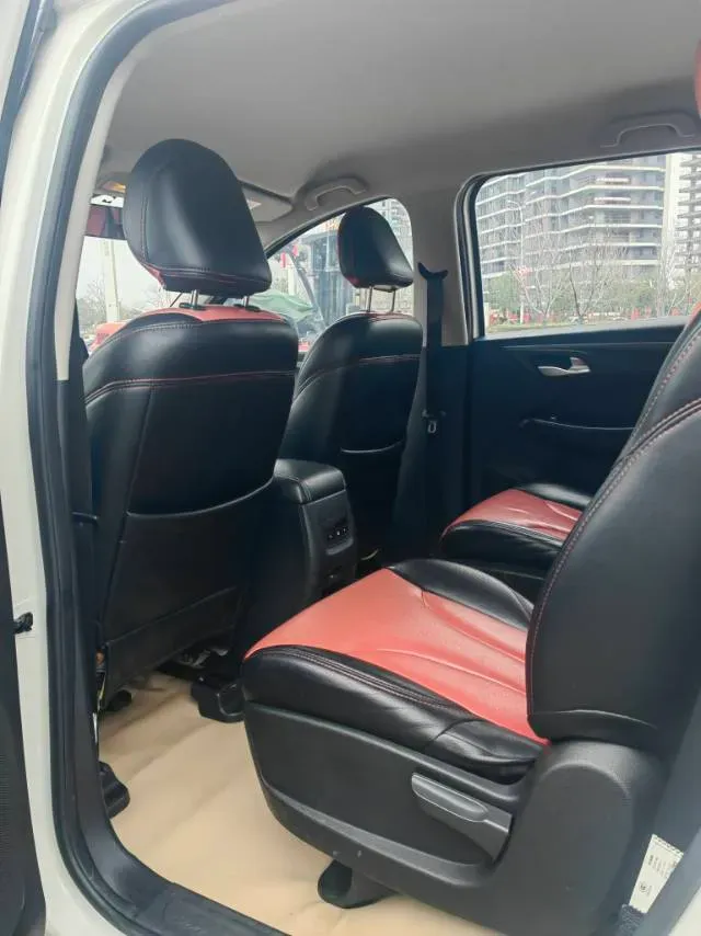 2019 BaoJun 730 1.5L 112HP L4 6MT,autocango,china used car exporter,china ev exporter,chinese used car exporter,chinese used ev exporter