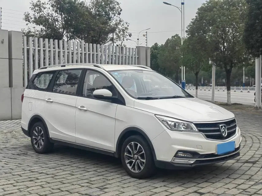 2019 BaoJun 730 1.5L 112HP L4 6MT,autocango,china used car exporter,china ev exporter,chinese used car exporter,chinese used ev exporter