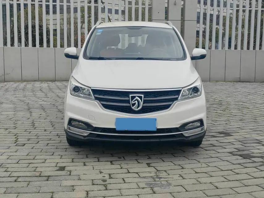 2019 BaoJun 730 1.5L 112HP L4 6MT,autocango,china used car exporter,china ev exporter,chinese used car exporter,chinese used ev exporter