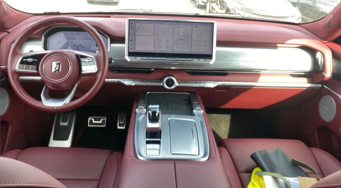 2024 Tank 700 3.0T 360HP V6 9AT PHEV 37.1KWH,autocango,china used car exporter,china ev exporter,chinese used car exporter,chinese used ev exporter