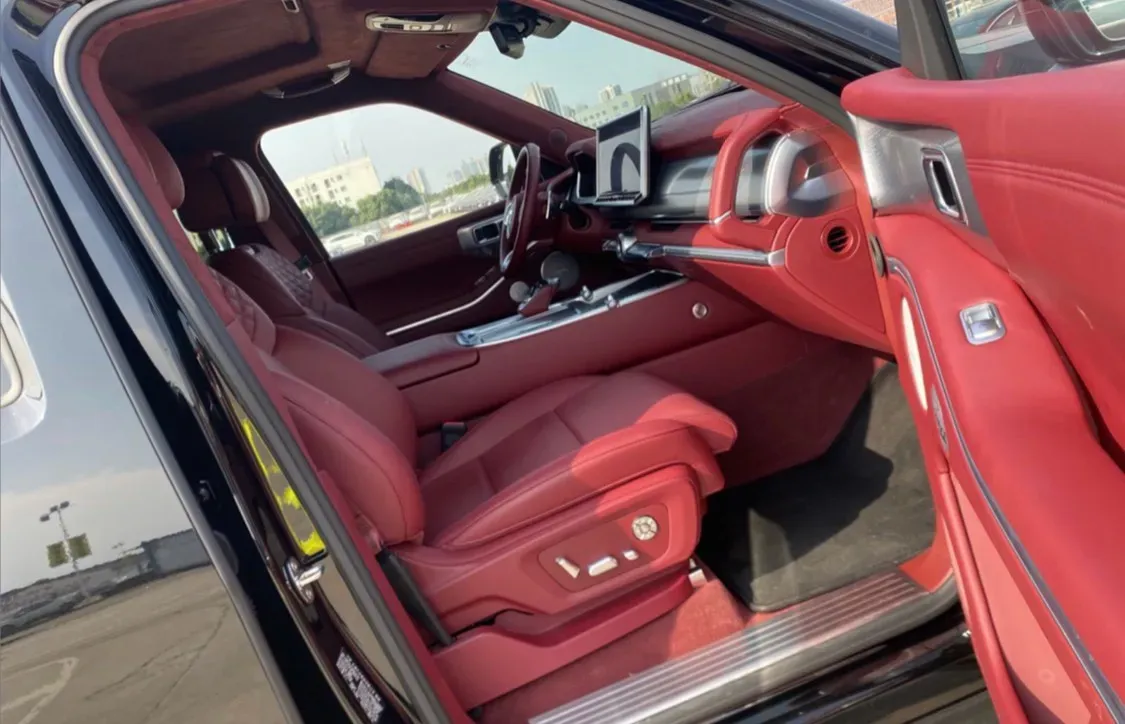 2024 Tank 700 3.0T 360HP V6 9AT PHEV 37.1KWH,autocango,china used car exporter,china ev exporter,chinese used car exporter,chinese used ev exporter