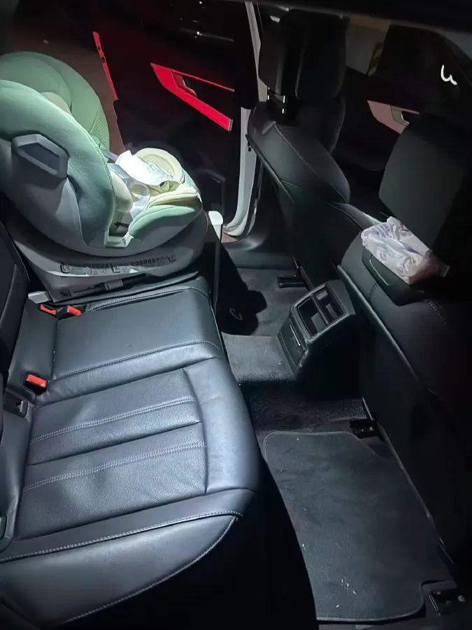 2023 Audi A4L 2.0T 190HP L4 7DCT,autocango,china used car exporter,china ev exporter,chinese used car exporter,chinese used ev exporter