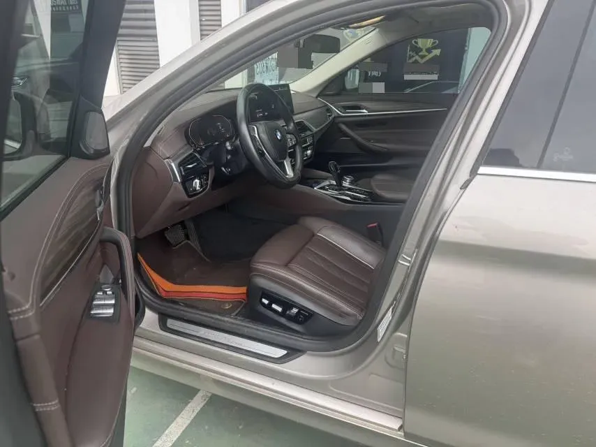 2022 BMW 5 Series 2.0T 252HP L4 8AT,autocango,china used car exporter,china ev exporter,chinese used car exporter,chinese used ev exporter