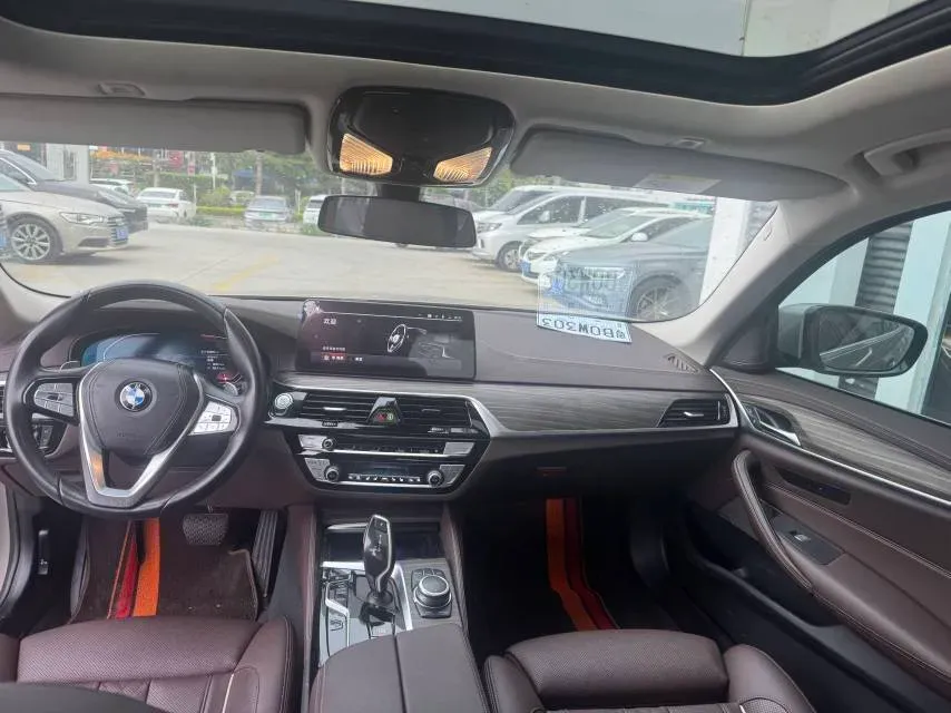 2022 BMW 5 Series 2.0T 252HP L4 8AT,autocango,china used car exporter,china ev exporter,chinese used car exporter,chinese used ev exporter