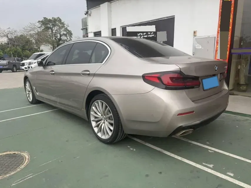 2022 BMW 5 Series 2.0T 252HP L4 8AT,autocango,china used car exporter,china ev exporter,chinese used car exporter,chinese used ev exporter
