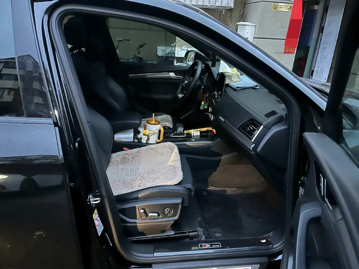 2024 Audi Q5L 2.0T 245HP L4 7DCT,autocango,china used car exporter,china ev exporter,chinese used car exporter,chinese used ev exporter