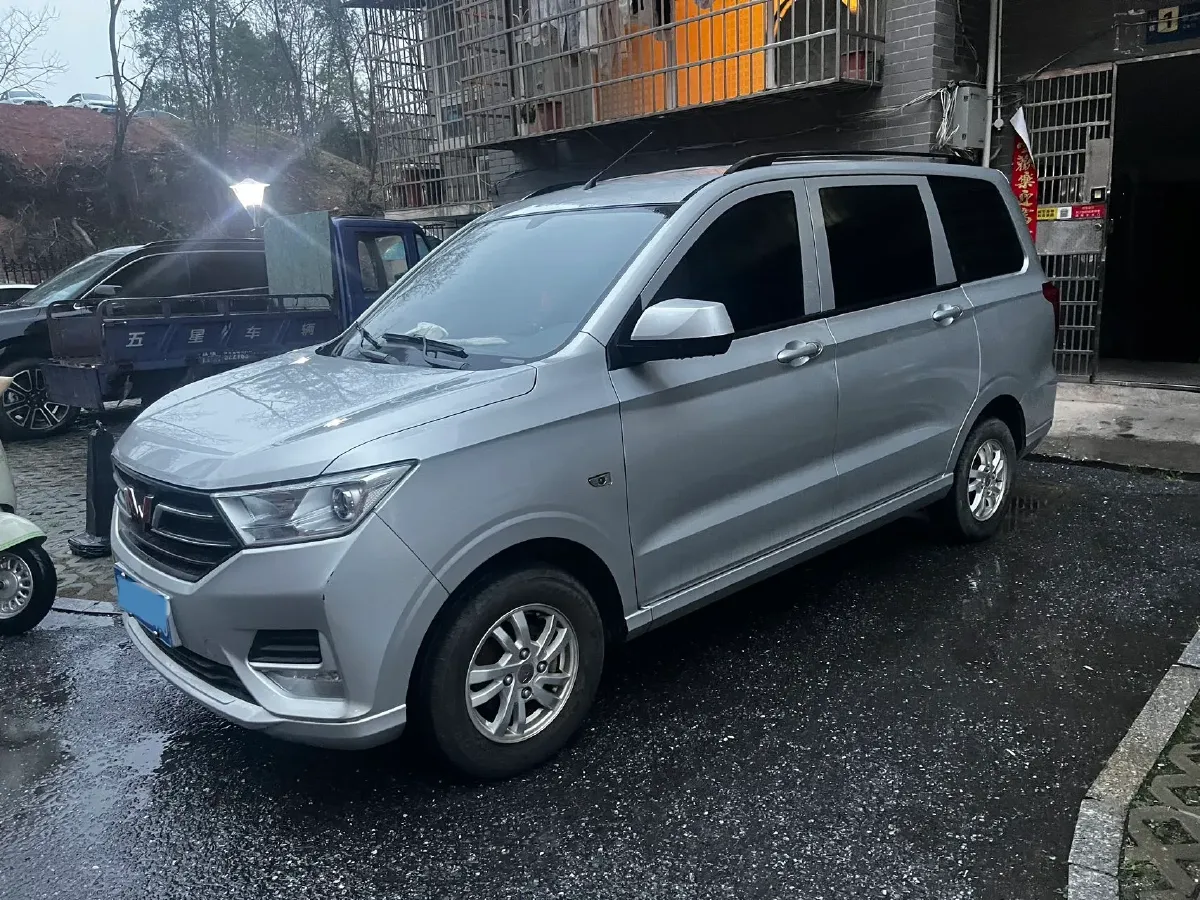2019 WuLing HongGuang 1.5L 105HP L4 5MT,autocango,china used car exporter,china ev exporter,chinese used car exporter,chinese used ev exporter