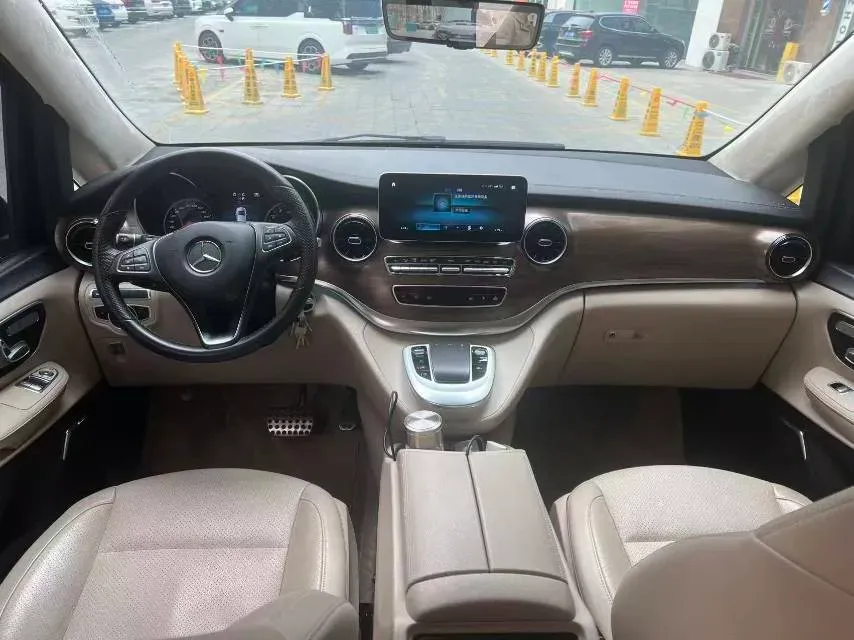 2021 Mercedes-Benz V Class 2.0T 211HP L4 9AT,autocango,china used car exporter,china ev exporter,chinese used car exporter,chinese used ev exporter