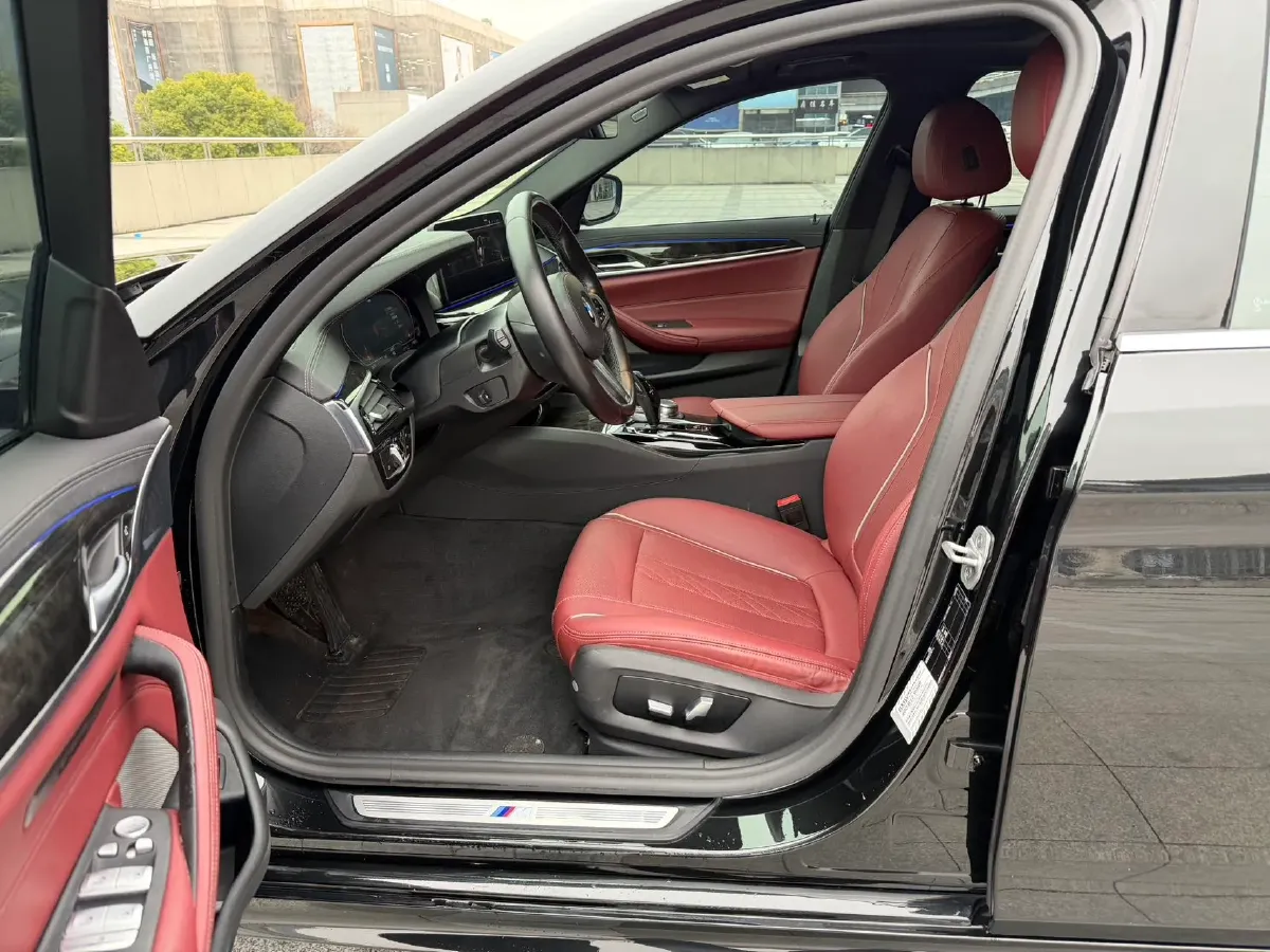 2021 BMW 5 Series 2.0T 184HP L4 8AT,autocango,china used car exporter,china ev exporter,chinese used car exporter,chinese used ev exporter