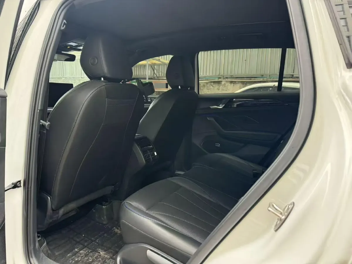 2024 Volkswagen Tiguan L 2.0T 186HP L4 7DCT,autocango,china used car exporter,china ev exporter,chinese used car exporter,chinese used ev exporter