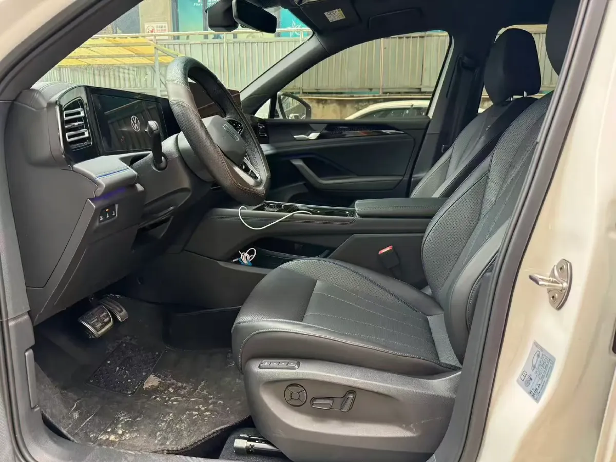 2024 Volkswagen Tiguan L 2.0T 186HP L4 7DCT,autocango,china used car exporter,china ev exporter,chinese used car exporter,chinese used ev exporter