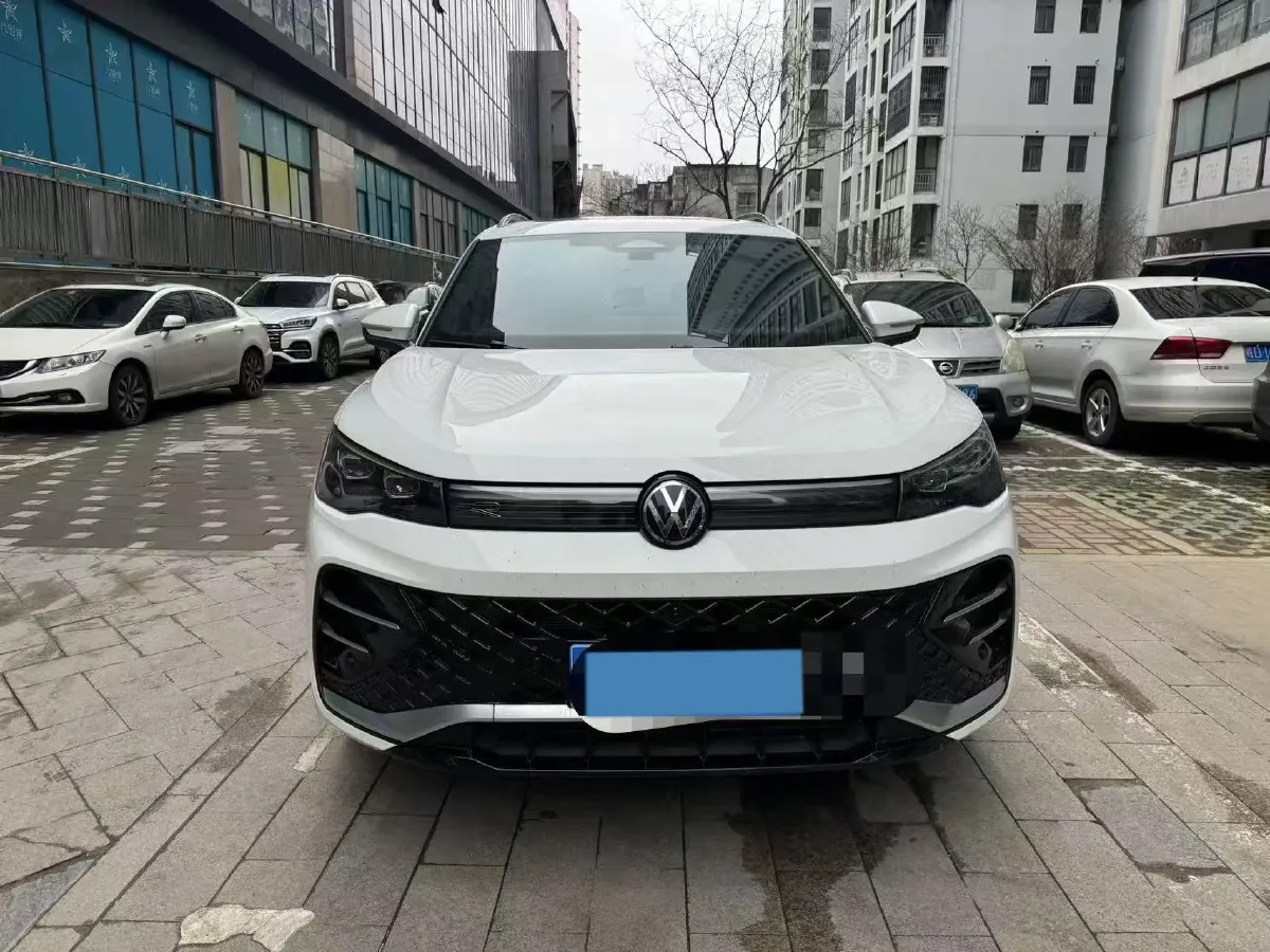 2024 Volkswagen Tiguan L 2.0T 186HP L4 7DCT,autocango,china used car exporter,china ev exporter,chinese used car exporter,chinese used ev exporter
