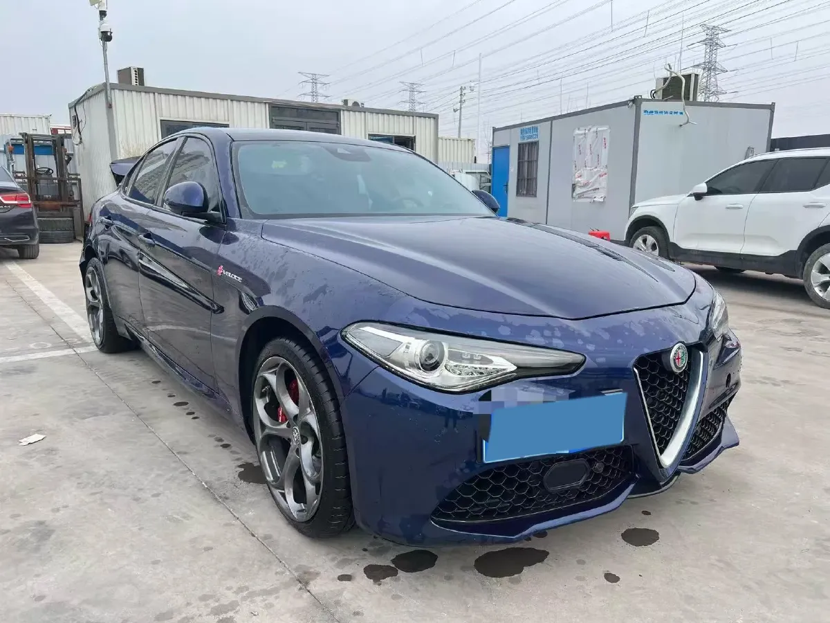 2020 Alfa Romeo Giulia 2.0T 280HP L4 8AT,autocango,china used car exporter,china ev exporter,chinese used car exporter,chinese used ev exporter