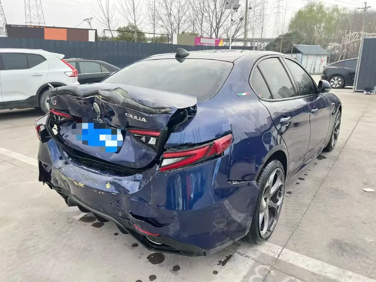 2020 Alfa Romeo Giulia 2.0T 280HP L4 8AT,autocango,china used car exporter,china ev exporter,chinese used car exporter,chinese used ev exporter