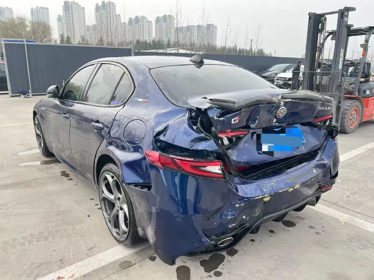 2020 Alfa Romeo Giulia 2.0T 280HP L4 8AT,autocango,china used car exporter,china ev exporter,chinese used car exporter,chinese used ev exporter