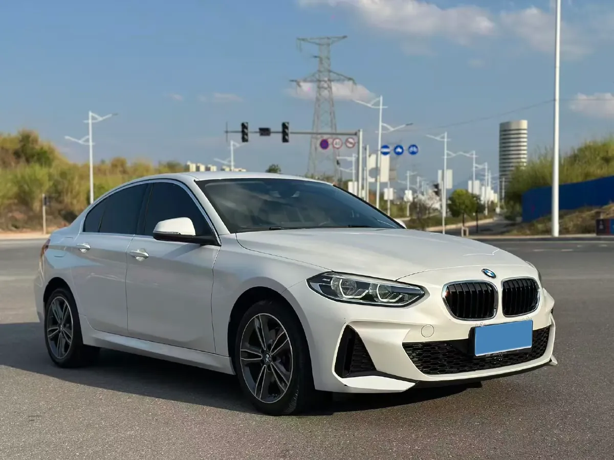 2022 BMW 1 Series 1.5T 140HP L3 7DCT,autocango,china used car exporter,china ev exporter,chinese used car exporter,chinese used ev exporter