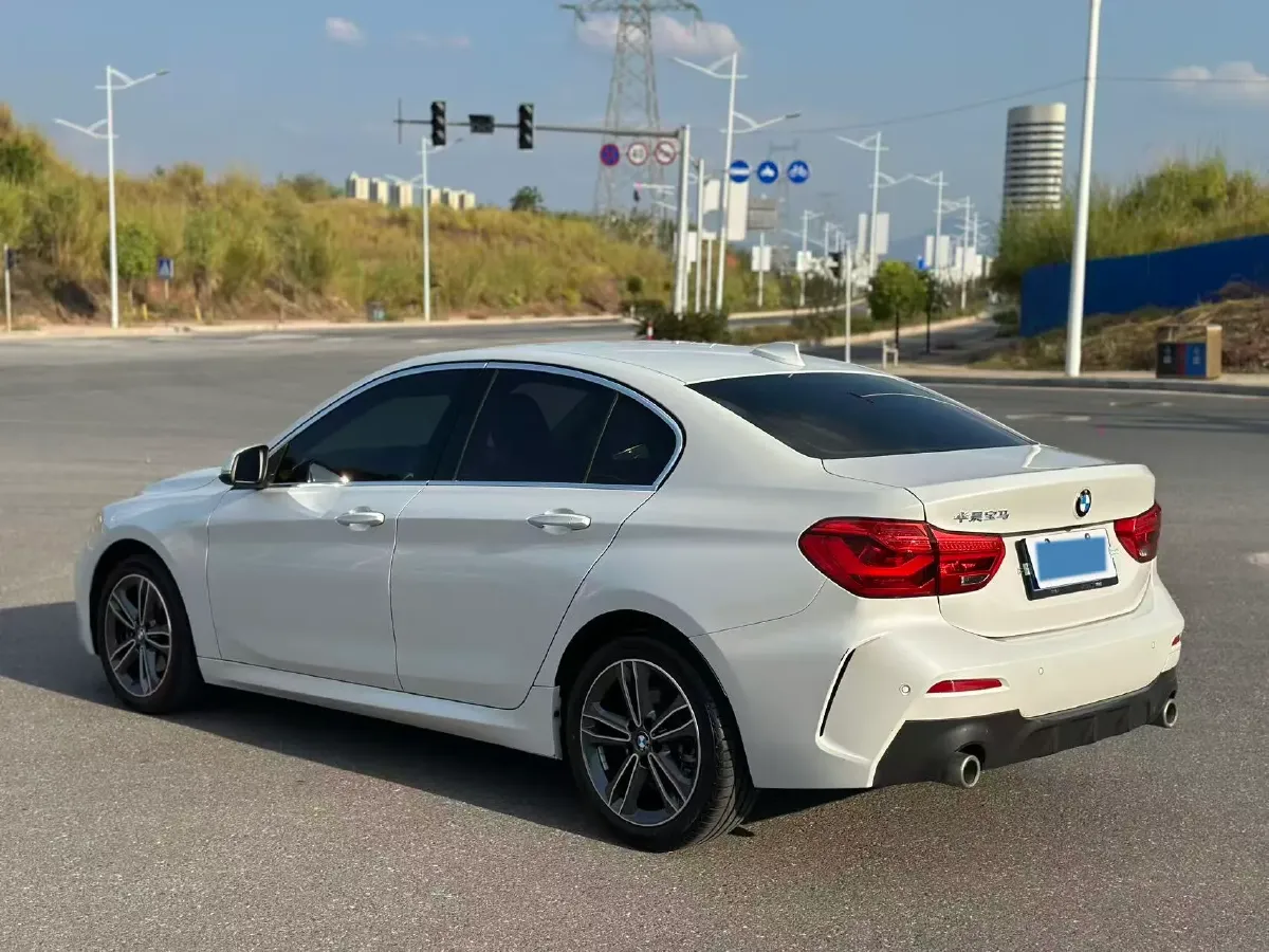 2022 BMW 1 Series 1.5T 140HP L3 7DCT,autocango,china used car exporter,china ev exporter,chinese used car exporter,chinese used ev exporter
