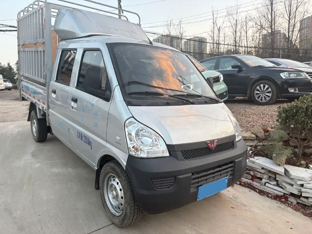 2023 WuLing RongGuang New Truck 1.5L 102HP L4 5MT,autocango,china used car exporter,china ev exporter,chinese used car exporter,chinese used ev exporter