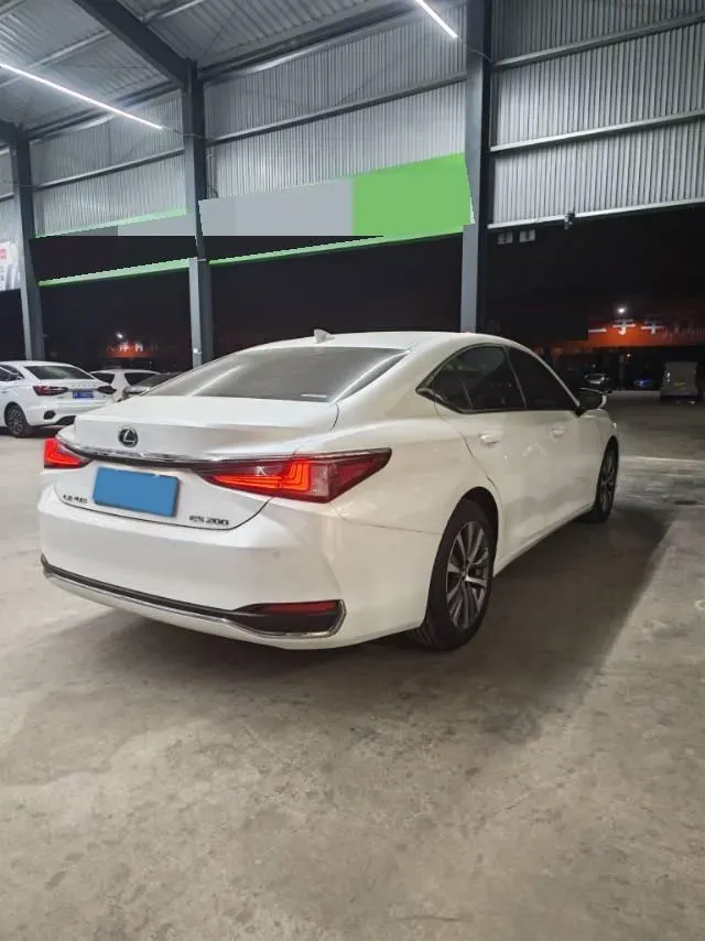 2018 Lexus ES 2.0L 167HP L4 6AT,autocango,china used car exporter,china ev exporter,chinese used car exporter,chinese used ev exporter