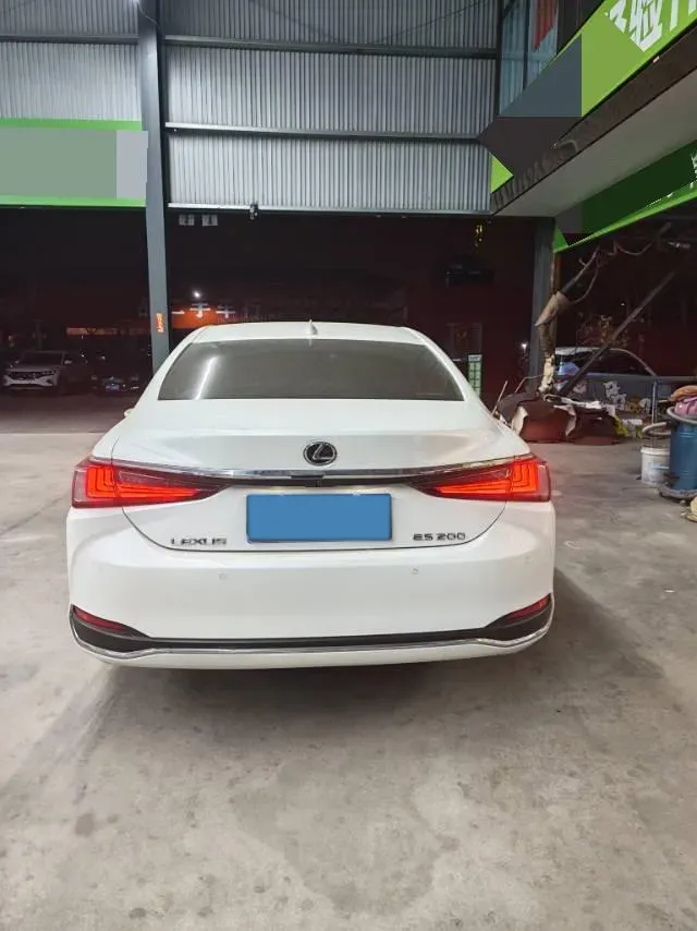 2018 Lexus ES 2.0L 167HP L4 6AT,autocango,china used car exporter,china ev exporter,chinese used car exporter,chinese used ev exporter